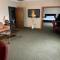 Days Inn & Suites by Wyndham Sutton Flatwoods