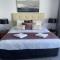 4 Bedroom Huge Sub Penthouse Oracle Level 31 Magnif VIEWS 260m2 Family Skyhome Sleeps 8 Adults and 2 Children, Sofa Bed Portacot, High Chair Central to Everything Resort Skyhome 5 STAR Luxury