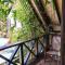 The Annex at 64 : Cozy, rustic cottage/treehouse