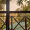 The Annex at 64 : Cozy, rustic cottage/treehouse