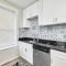 1 Bd Apt near forest park, Science Center & dining