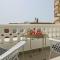Phaedrus Living: City View Fountain Court 113