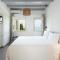 Villa Itis - Elegant Ground Floor Suite with Terrace & Great View - نيابوليس