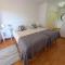 Cálido apartamento con gran terraza y vistas a 600 metros del mar