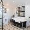 Gloucester Place Townhouse with Hot Tub!