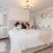 Gloucester Place Townhouse with Hot Tub!