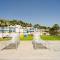 FABULOUS BUNGALOW , WIFI, SWIMMING POOL AND BEACH