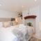 Central Apartment - with Patio and Sofa Bed! - Cheltenham