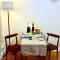 “Dragons Den” Centrally located Modern Apartment