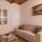 Enchanting Flat with Patio in Abbadia a Isola