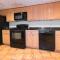 Cathedral Charmer--2 BR English Basement, with Garden Access - 华盛顿