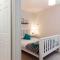 Picturesque Mews Apartment Perfect Location Steps From Harbour and Beaches - Torquay