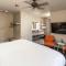 Ski Inn Taphouse Hotel
