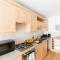 Modern 5 Bedroom Townhouse By City Centre & JQ - 9 Separate Beds, 2 Baths and Parking