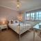 Birdsong Rural Winchester Twyford - 2BR, 5BR, 7BR - sleeps upto 14