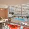 C1 Clemenceau Pool Balcony Bath AC 2mins walk to sand beach