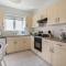 Sweet retreat 2-BR Apartment in Mackenzie