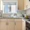 Sweet retreat 2-BR Apartment in Mackenzie
