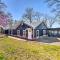 Lakefront Fort Towson Home Private Dock and 3 Decks - Fort Towson