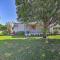 Sebastien Cottage with Screened Porch, 5 Mi to Beach
