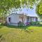 Sebastien Cottage with Screened Porch, 5 Mi to Beach - Sebastian