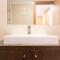 2BR Flat by Metro w/ Free Parking by LovelyStay