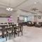 St Pete Escape with Patio and Yard 6 Mi to Beach - سانت بطرسبرغ