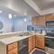 Lake of the Ozarks Views, Patio Regatta Bay Condo - 四季城