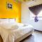 Explore 5BR Gardenhouse Retreats (Free Parking)