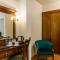 Golden Crown Hotel