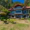 StayVista at Floradale 5BR w Scenic view and modern decor - Kasauli