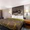 Super 8 by Wyndham Kansas City Airport North