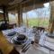 Beautiful Lakeside Safari Lodge - Bruton