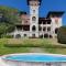 CHARMING APARTMENT LAKE FRONT