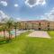 Revived Condo with Pool and 20 minutes from parks