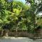 Duval Street Suite w parking and pool - 基韦斯特