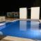 Villa con piscina privada y zona bbq en condominio