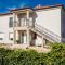 Apartments Jelena Vantačići - 万塔西西