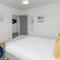 FLATZY - 6 bed Oasis Close to Football Stadiums