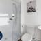 FLATZY - 6 bed Oasis Close to Football Stadiums