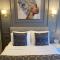12 rooms hotel