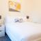 *NEW* Central Derby Apt, with Parking - Sleeps 6 - 德比