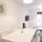 *NEW* Central Derby Apt, with Parking - Sleeps 6
