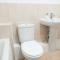 *NEW* Central Derby Apt, with Parking - Sleeps 6 - 德比