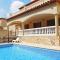 Chalet con piscina (B)