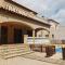 Chalet con piscina (B)