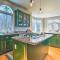 Harbor Springs Group Getaway with Spacious Deck - هاربور سبرينغز