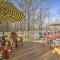 Harbor Springs Group Getaway with Spacious Deck - هاربور سبرينغز
