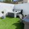 Gloucester Place Townhouse with Hot Tub!