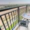 Fancy 2BR at Hayat Boulevard 2A Town Square By Deluxe Holiday Home - Dubaj